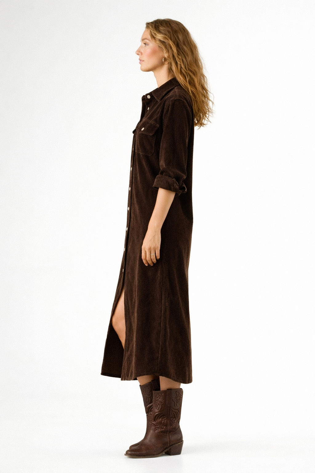 Robe mi-longue en velours côtelé avec doubles poches poitrine et boutons simples