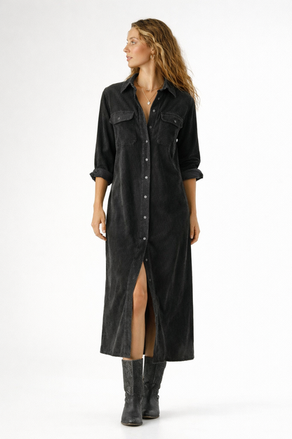 Robe mi-longue en velours côtelé avec doubles poches poitrine et boutons simples