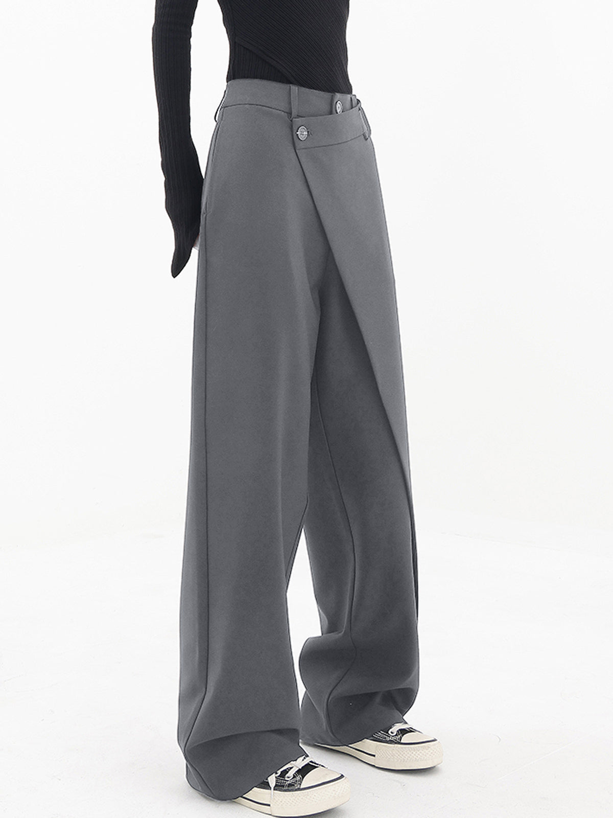 Pantalons larges à jambes asymétriques avec boutons