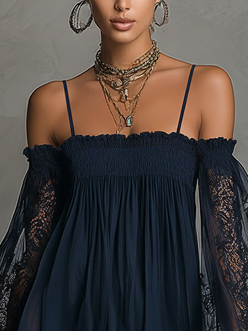 Robe courte en mousseline avec encolure épaules dénudées, bord en dentelle et manches transparentes