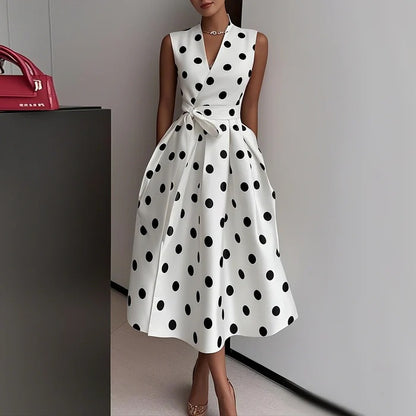 Robe à pois avec nœud élégant