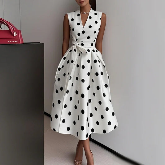 Robe à pois avec nœud élégant