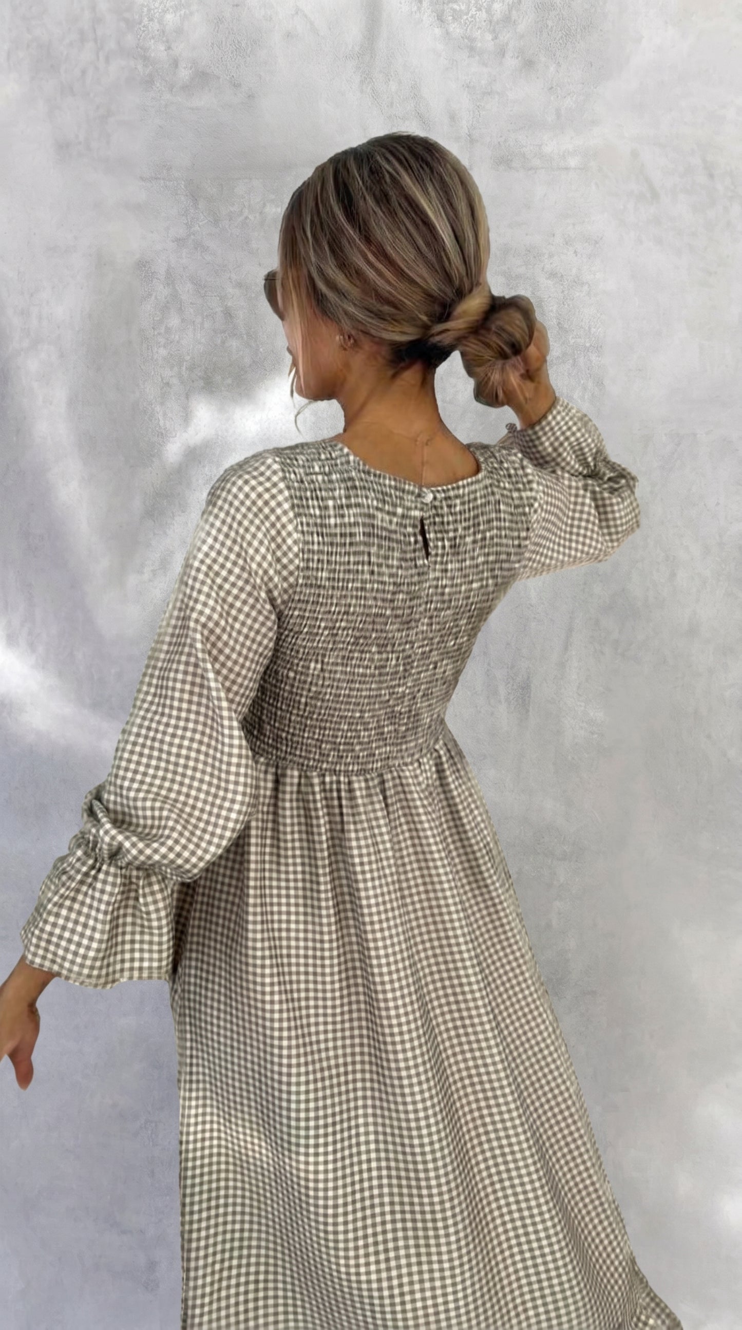 ROBE LONGUE À CARREAUX SMOCKÉE
