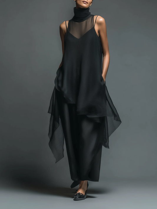 Robe nuisette noire minimaliste en fibre d'acétate synthétique associée à un long paréo en mousseline - Ensemble deux pièces