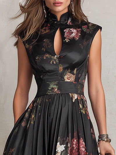 Robe midi plissée en satin avec encolure en trou de serrure noir