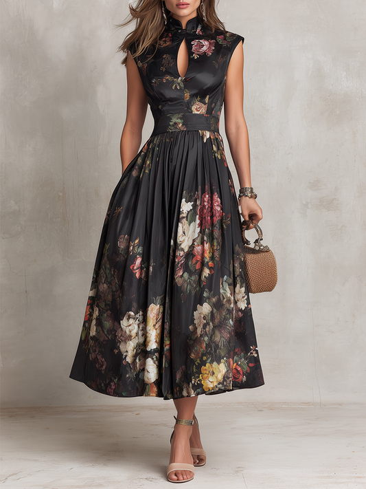 Robe midi plissée en satin avec encolure en trou de serrure noir