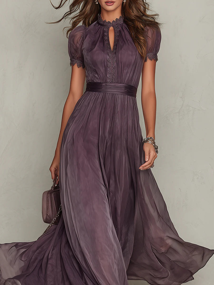 Maxi-robe en mousseline avec encolure cœur et dentelle