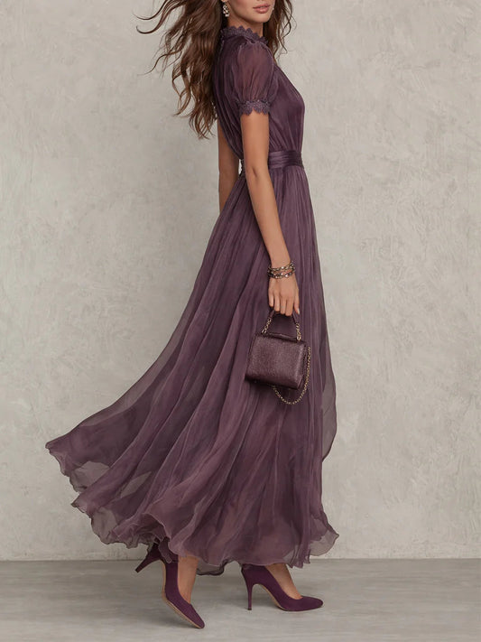 Maxi-robe en mousseline avec encolure cœur et dentelle