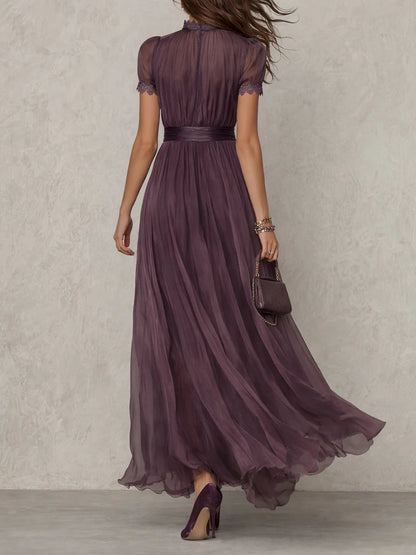 Maxi-robe en mousseline avec encolure cœur et dentelle