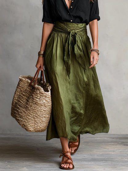 Ensemble de deux pièces : t-shirt noir et jupe midi vert olive