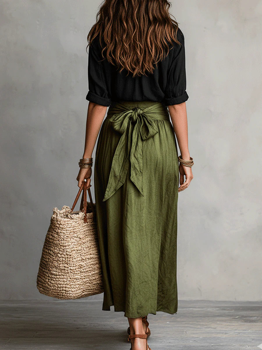 Ensemble de deux pièces : t-shirt noir et jupe midi vert olive