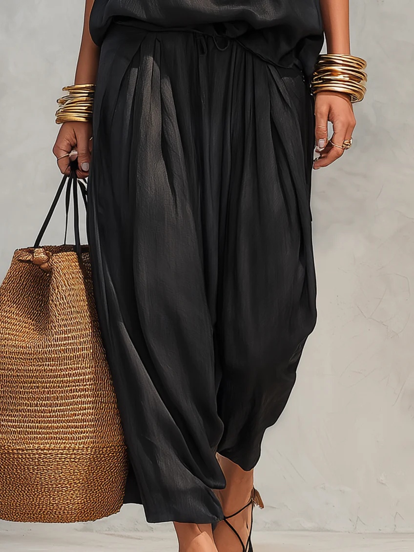 Ensemble top noir sans manches à col halter et pantalon plissé