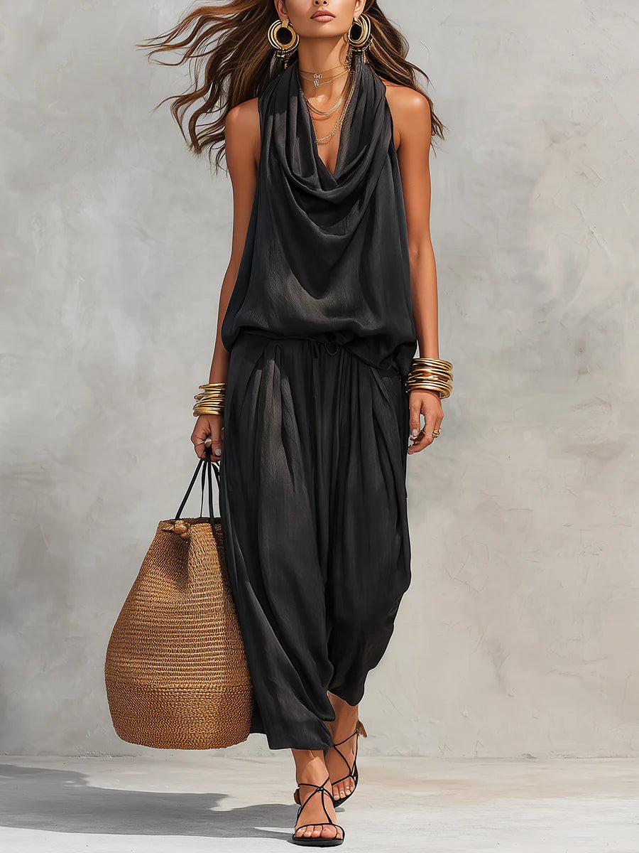 Ensemble top noir sans manches à col halter et pantalon plissé