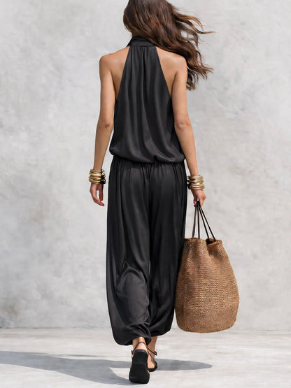 Ensemble top noir sans manches à col halter et pantalon plissé