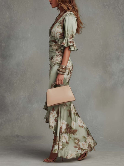 Robe longue asymétrique en satin à manches cloche volantées à imprimé floral et col en V vert