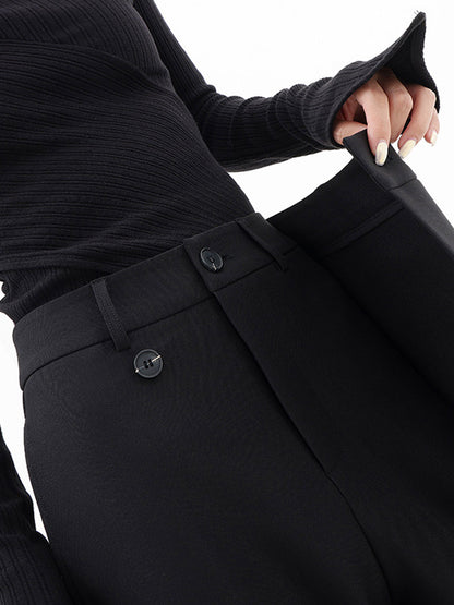 Pantalons larges à jambes asymétriques avec boutons