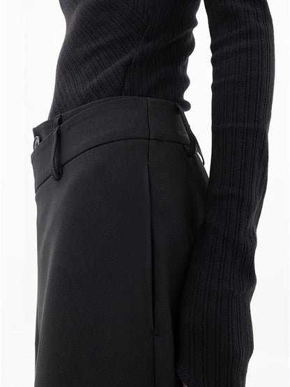 Pantalons larges à jambes asymétriques avec boutons