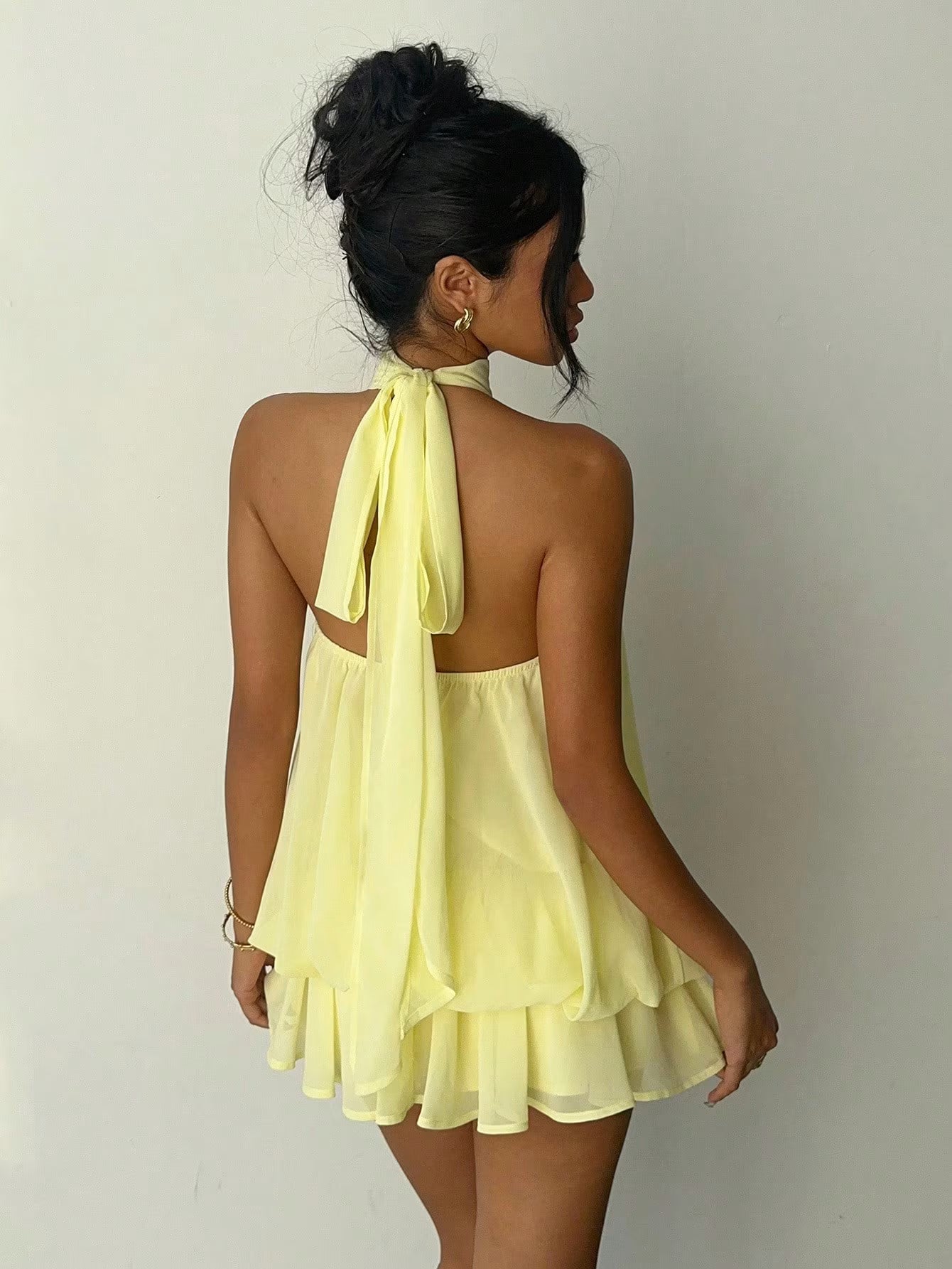 Robe courte fluide dos nu à nouer