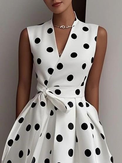 Robe à pois avec nœud élégant