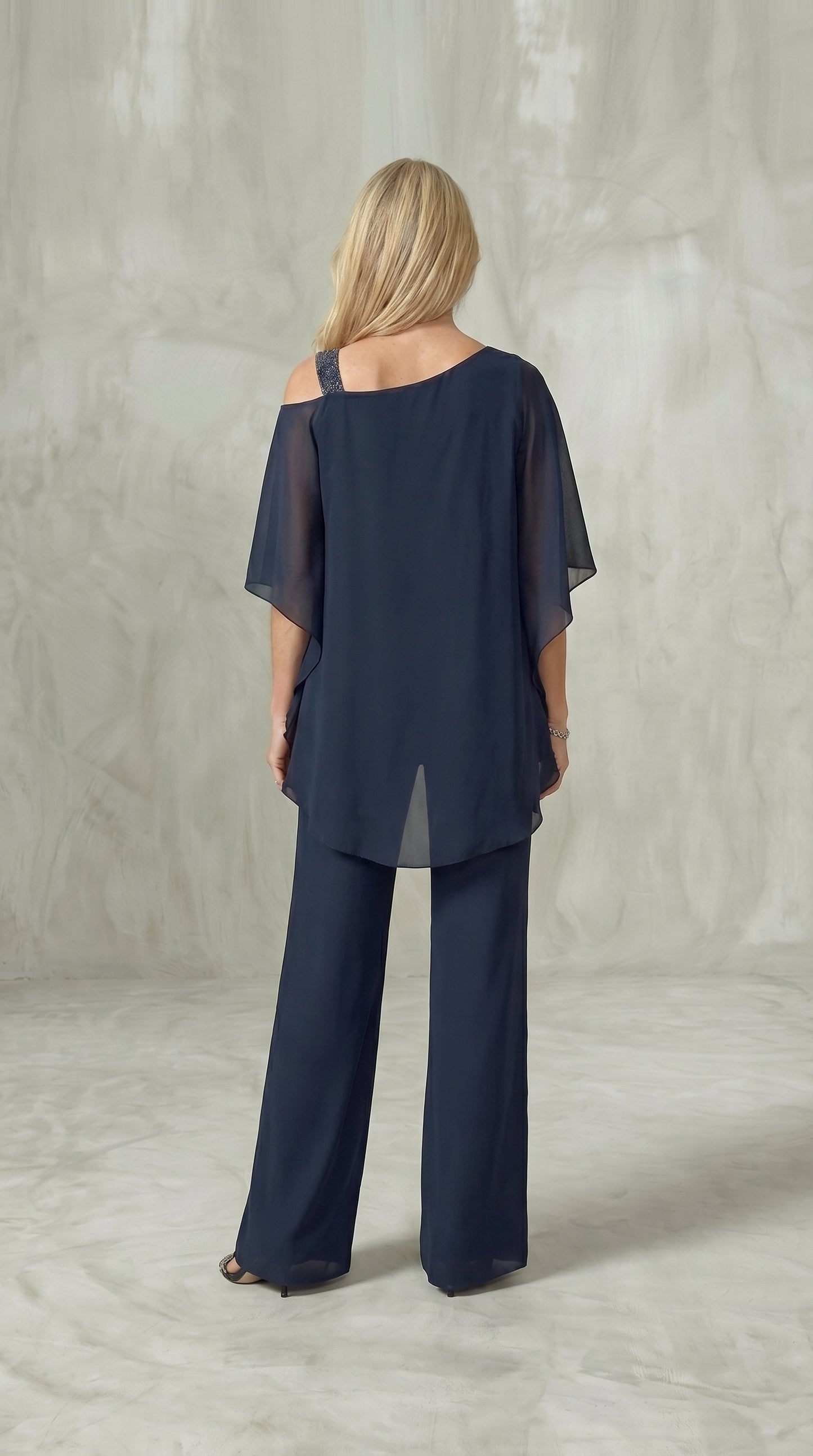 Ensemble fluide en mousseline bleu marine – top manches évasées & pantalon droit